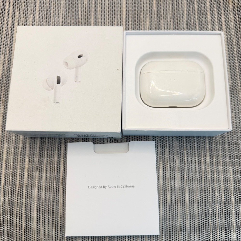 Apple AirPods Pro 2nd Gen Wireless Earbuds MagSafe Case White MQD83AM/A A2698
